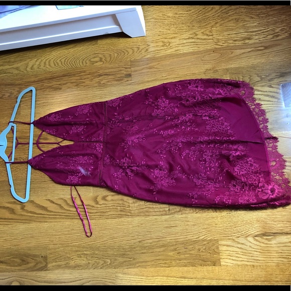 NBD only one dress in Merlot - Picture 4 of 7